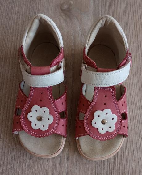 Kožené sandálky, 26