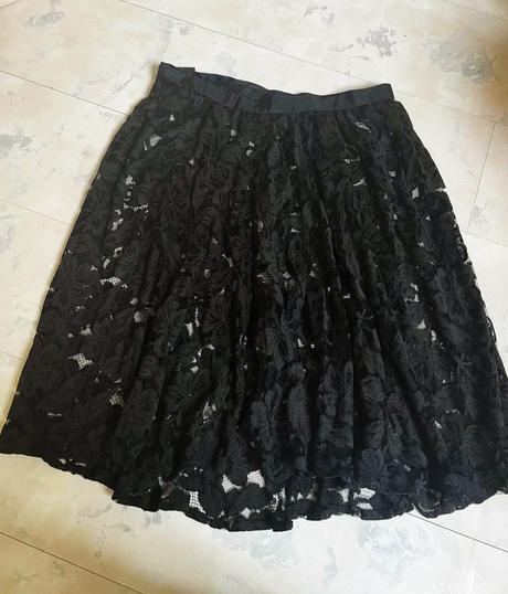 Čipkovaná sukňa, l