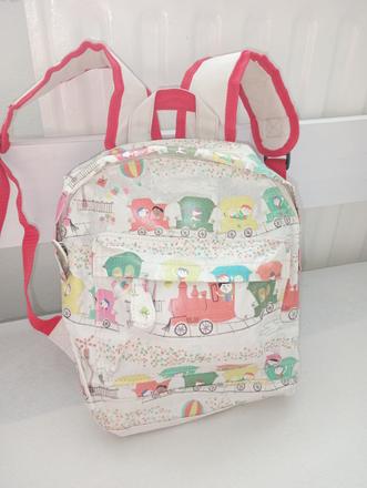 Ruksačik na anglický štýl,