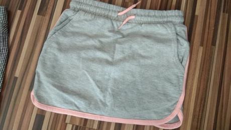 Predám detskú sukničku, 128