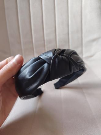 Čierna čelenka do vlasov z umelej kože, 