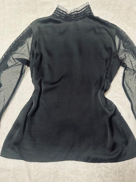 Krásna čierna blúzka s čipkou a tylom zn. magenta, m