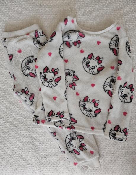 Teplé pyžamko marie, 98