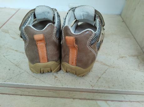 Roztomilé sandálky od baťu, bubble gummers,23