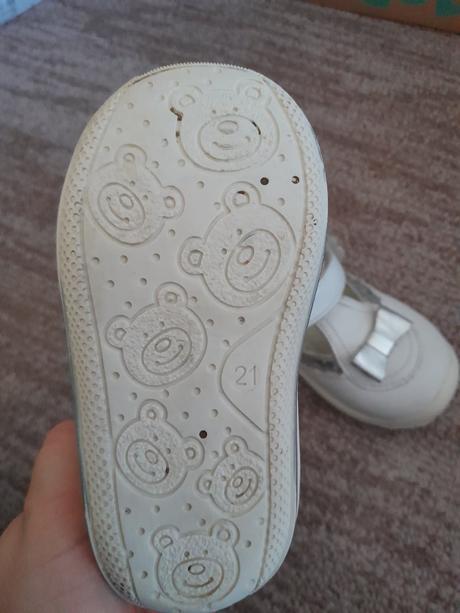 Dievčenské topánky, 21