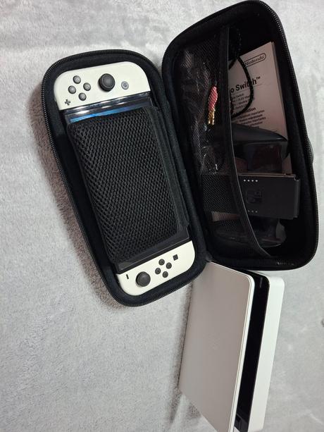 Nintendo switch oled+príslušenstvo, 