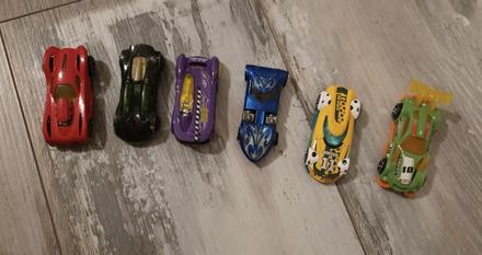 Hot wheels 6 aut,