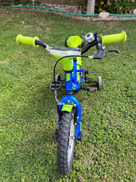 Detsky bicykel s pomocnymi kolesami, 14