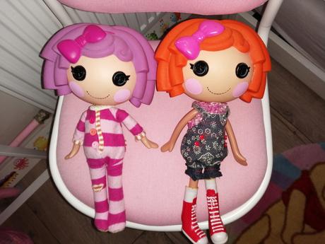 Lalaloopsy vpravo, 