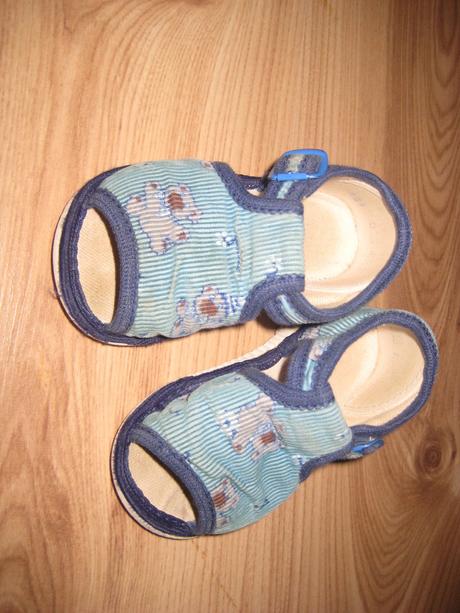 Papučkové sandálky, vn. dĺžka 13 cm, rak,20