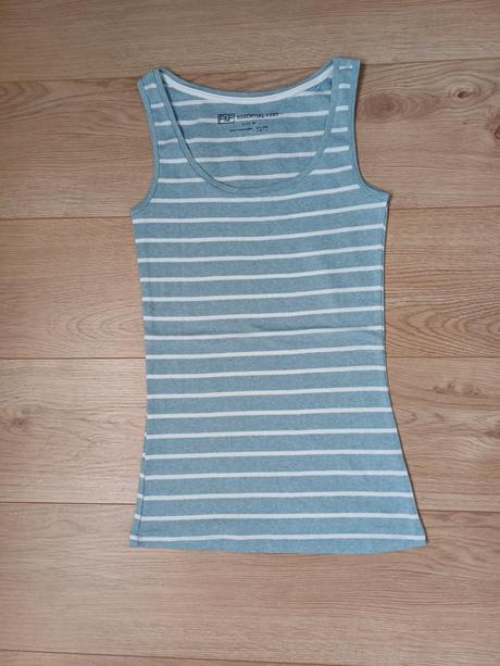 Balík dámskeho oblečenia, 37