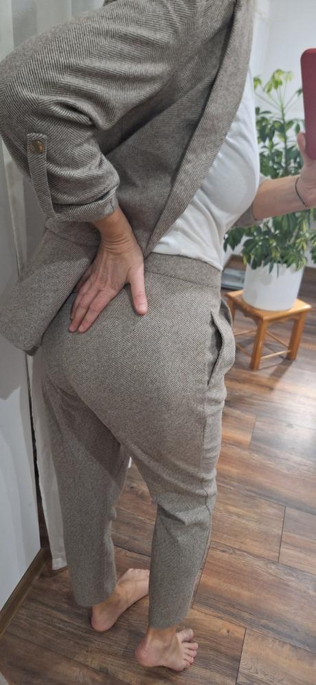 Komplet sako nohavice so zamykmi vel 36/38, reserved,m