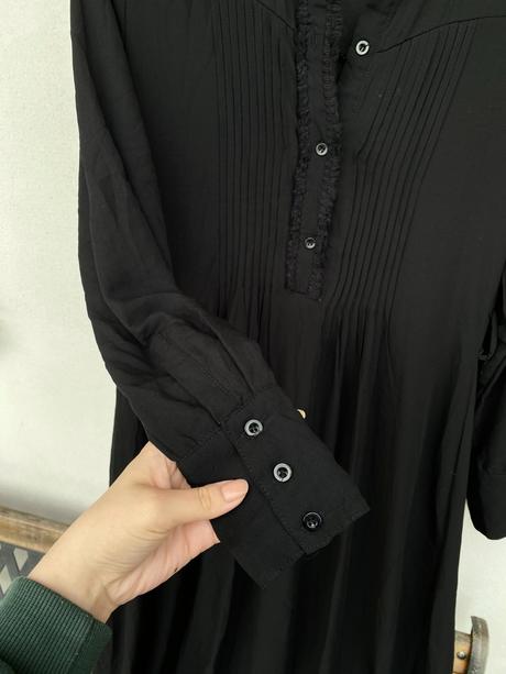 Elegantné gotické dlhé šaty, s