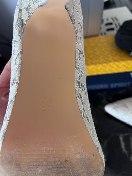 Nádherné lodičky, 37