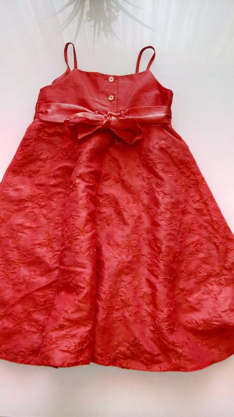 Spoločenské šaty, 104