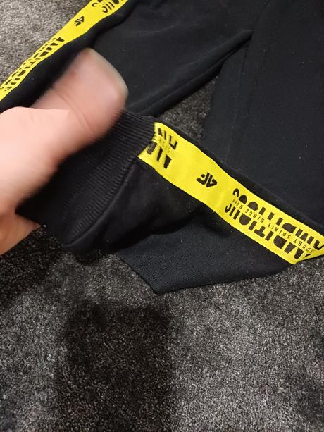 Kvalitne teplaky v.134, 134