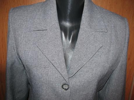 Sivý nohavicový kostým, 38