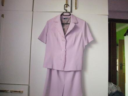 Sukňový kostým, 42