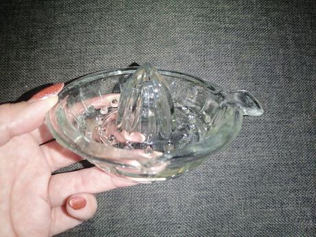 Sklenený odšťavovač na citróny,