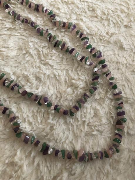 Dlhy nahrdelnik ruženín+ametyst+krištáľ +avanturín,