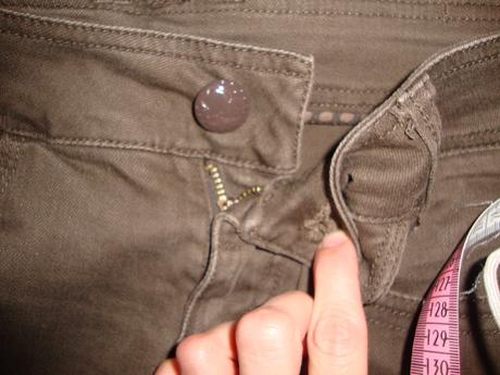 Tristvrtaky bershka s ozdobnym zipsom, 36