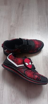 Tenisky spiderman, 31