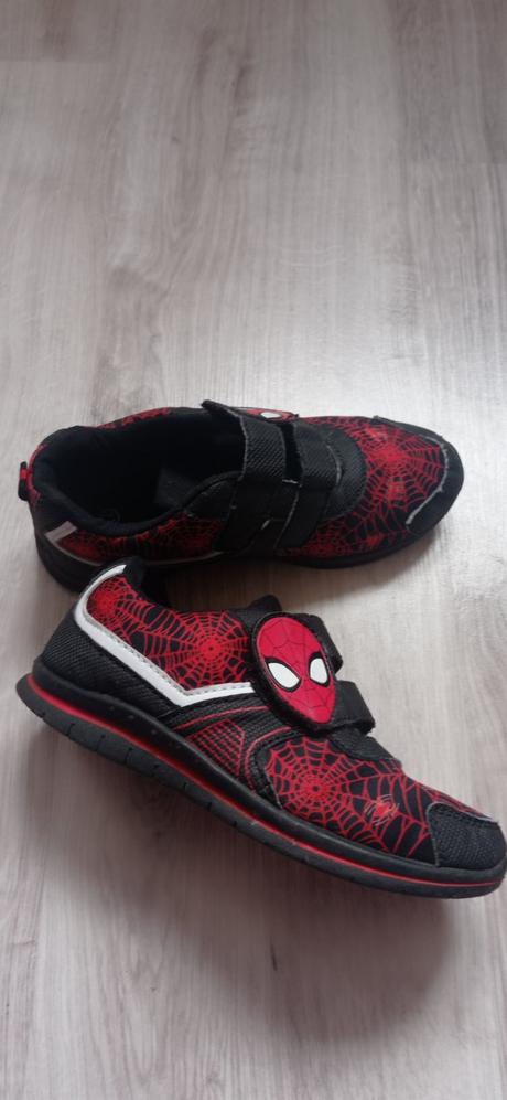 Tenisky spiderman, 31