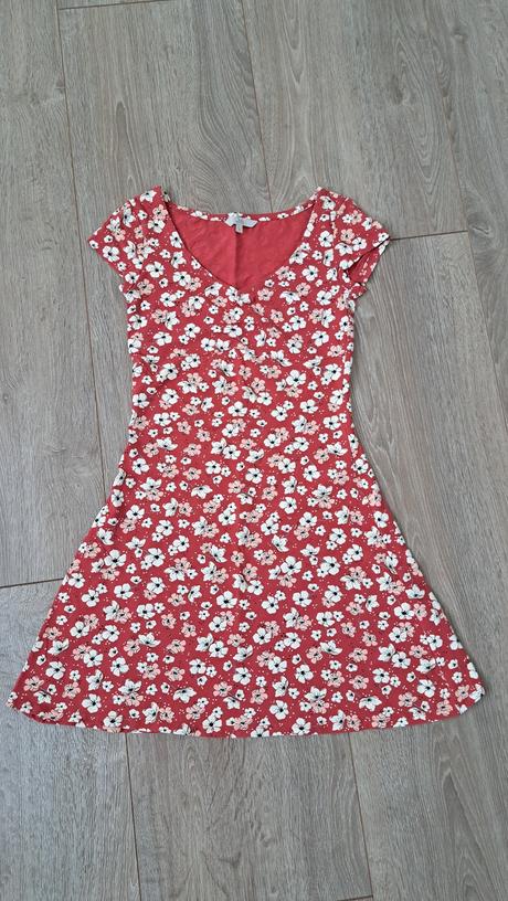 Červené kvietkované šaty, c&a,s