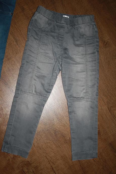 Zachovale riflove nohavice, 122