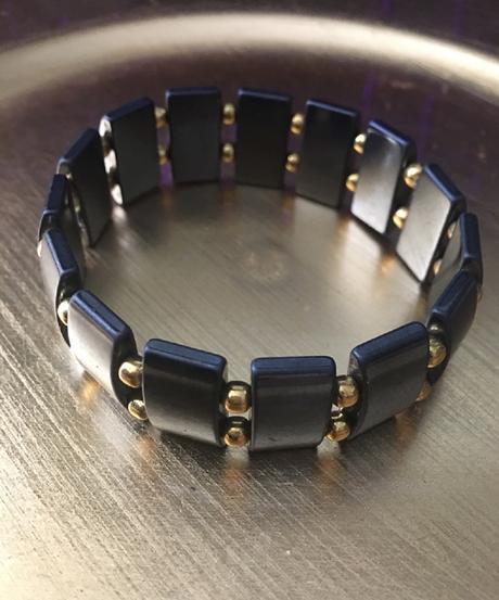 Náramok z hematitu,