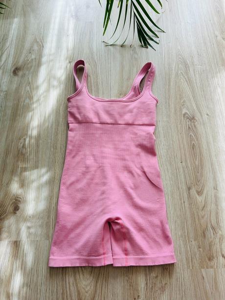 Skvelý vrúbkovaný overal značky elime wear, s