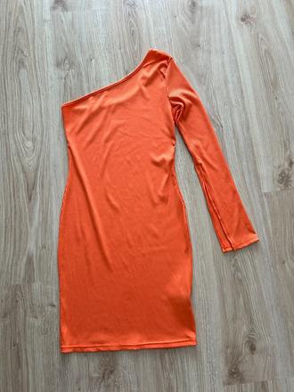 Štýlové asymetrické vrúbkované šaty, s