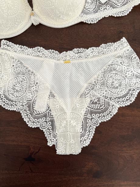 Krajkova suprava stala 140 eur, s