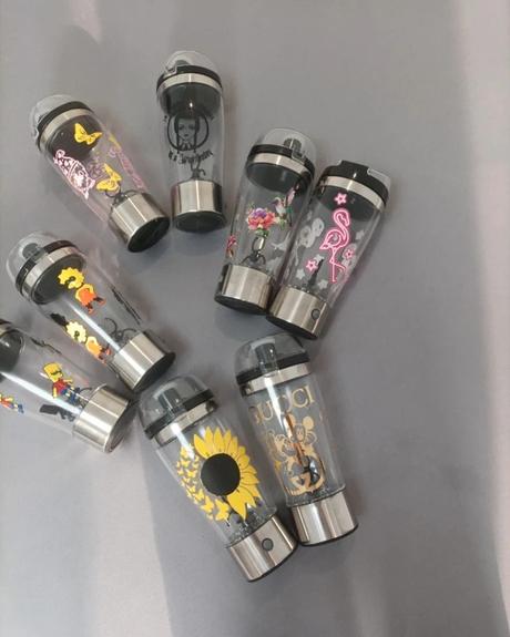 Mixér-šejker na rôzne nápoje s vlastným návrhom,