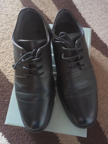 Čierne topánky, 38