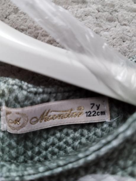 Šaty s batôžkom, 122