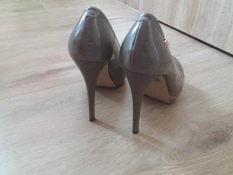 Úžasné vysoké lodicky, 38