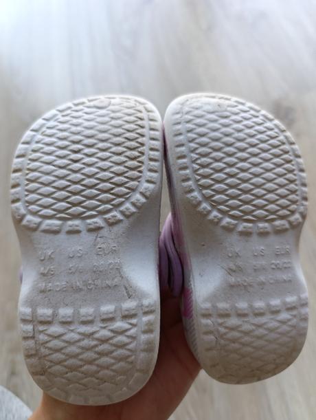 Dievčenské šľapky, 21