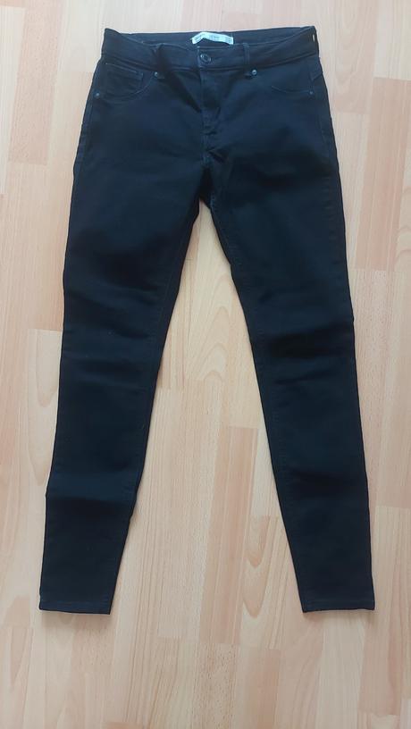 Dámske džínsy, bershka,40