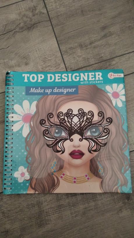 Top model make up designer,