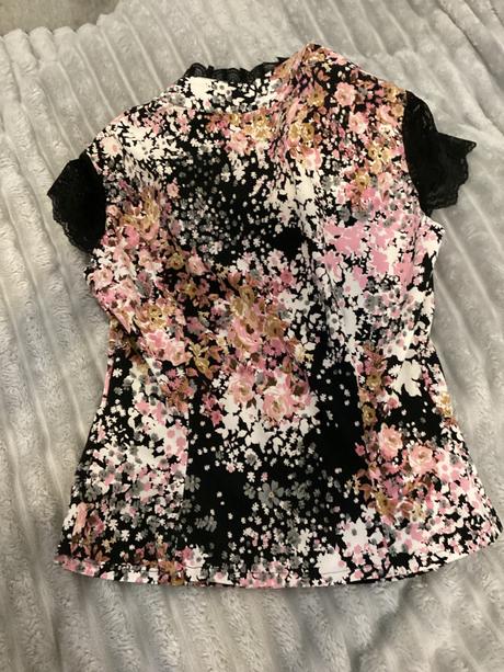 Krásna kvietkovaná blúzka, s