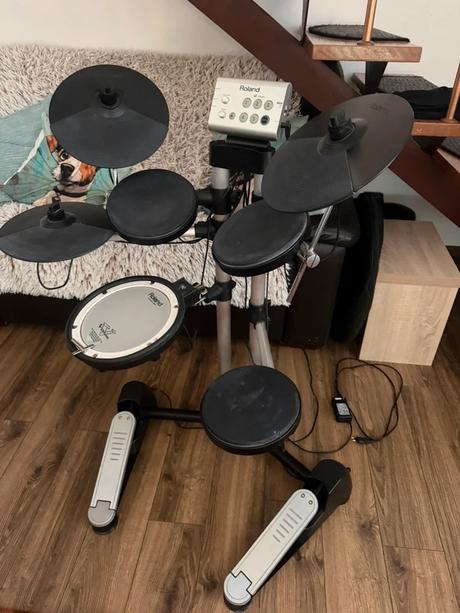 Elektronické bicie roland hd-1 (v-drums),