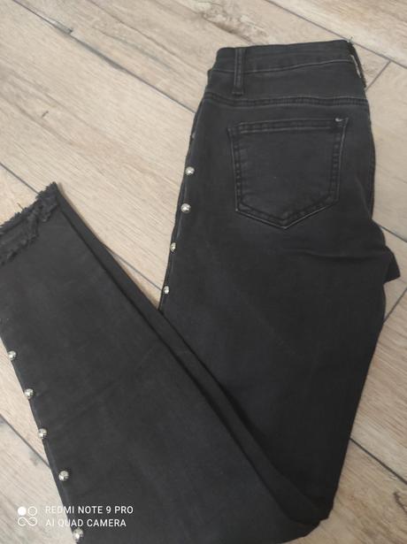 Štýlové vybijane čierne rifle - nenosené, s