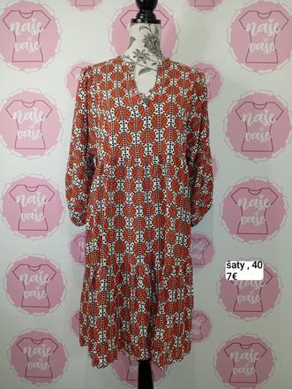 Vzorované šaty, 40