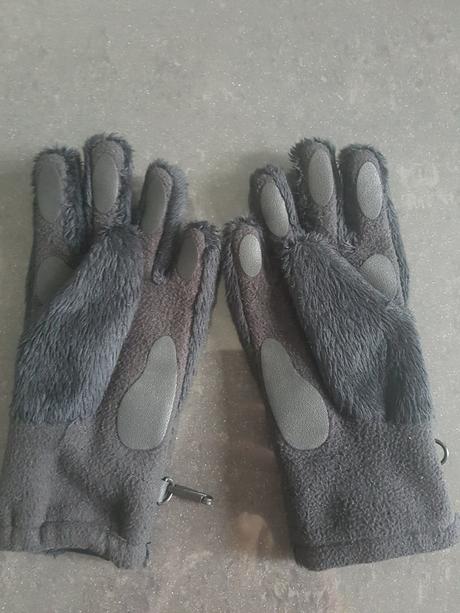 Predam rukavice, 104