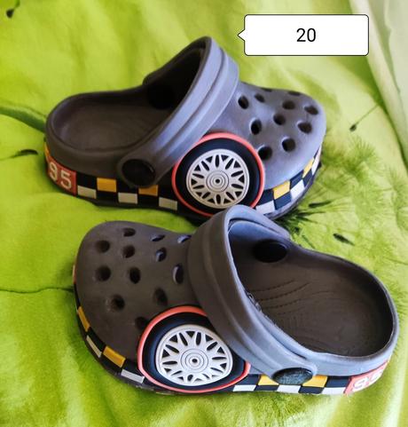 Crocsy, 20