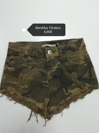 Maskáčové kraťasy, bershka,140