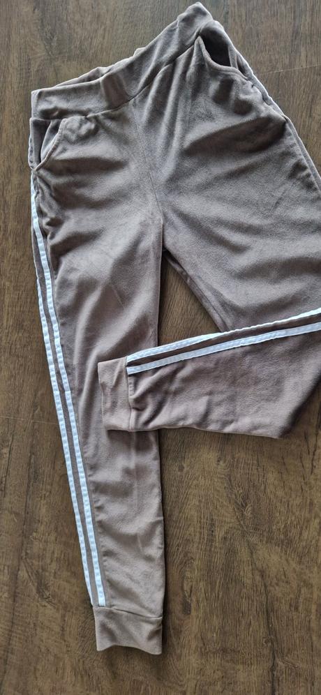 Velurove teplaky, 164