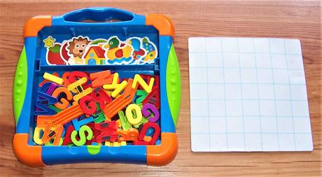 Magnetické písmená a číslice+obrázky v dóze,