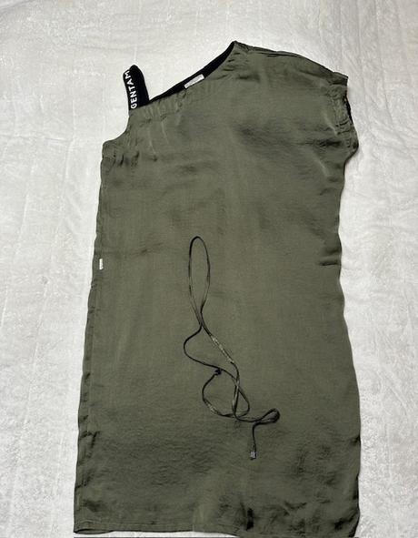 Khaki hodvábne šaty na uviazanie v páse magenta, m